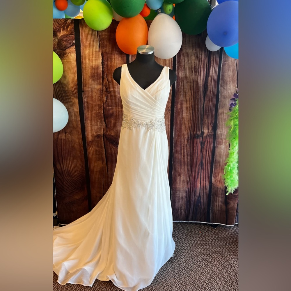 White side ruched beaded waist flowy wedding dress